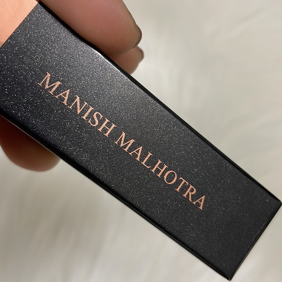 Manish Malhotra beauty by Myglamm soft matte lipstick | NWT | classy red - Picture 12 of 14